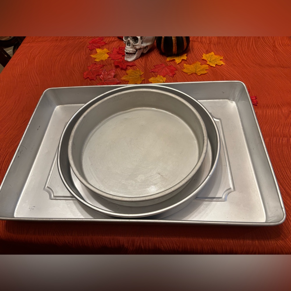 Wilton Silver Round and Rectangular Baking Pans